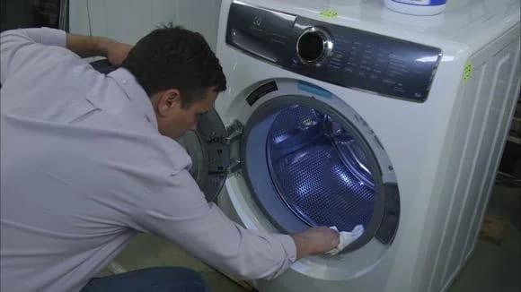 Spa Marvel Cleanser flushes the hidden gunk from your hot tub plumbing